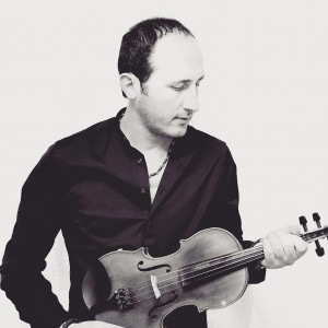 Listen to Amar Pelos Dois song with lyrics from Davit Matevosyan