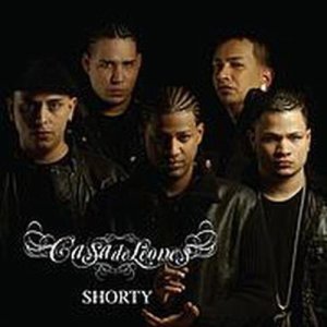 ดาวน์โหลดและฟังเพลง Shorty (Radio Edit) พร้อมเนื้อเพลงจาก Casa De Leones