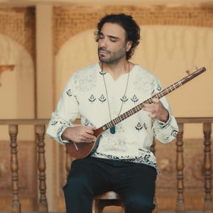 收聽Ali Ghamsari的Mara bebar歌詞歌曲