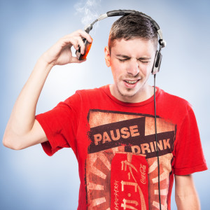 Listen to על גג העולם song with lyrics from DJ ONLY