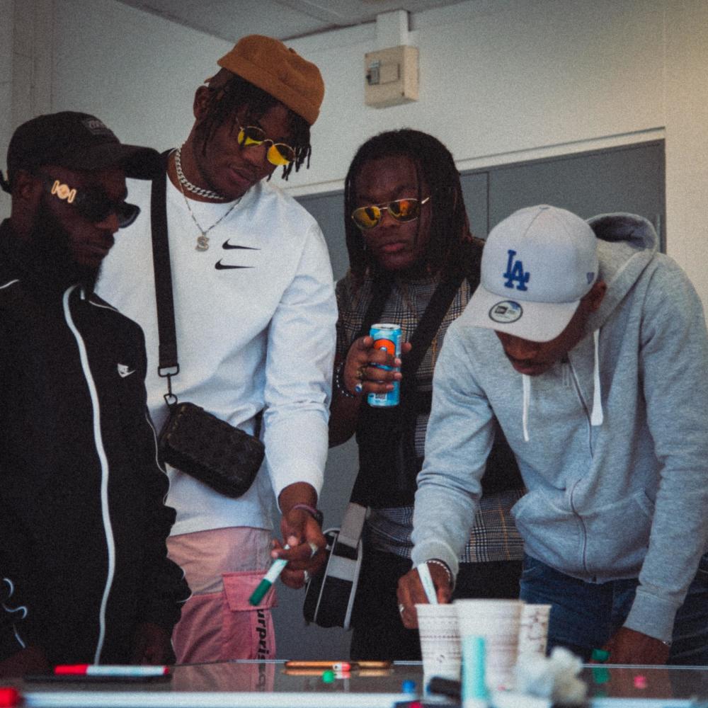 Intemporel (feat. Dayo & Bang) (Explicit)