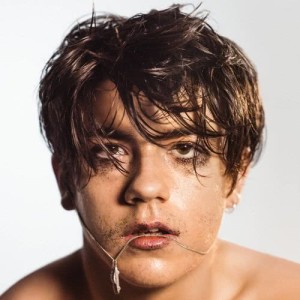 收聽Declan McKenna的Humongous歌詞歌曲