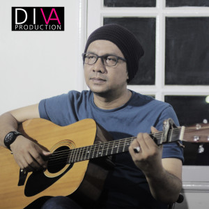 收听Decky Ryan的Di Mimpinyo Datang Juo歌词歌曲