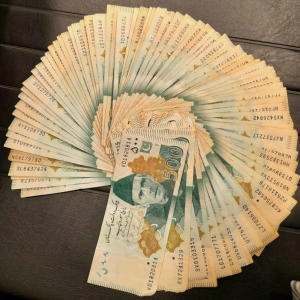 收聽FARZ的trava (Explicit)歌詞歌曲