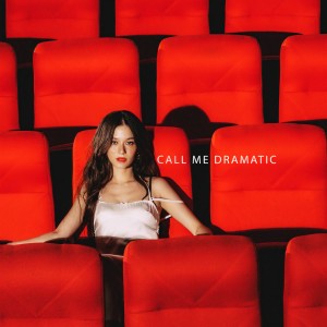 วี วิโอเลต วอเทียร์的專輯CALL ME DRAMATIC (Explicit)