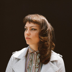 ดาวน์โหลดและฟังเพลง Pops พร้อมเนื้อเพลงจาก Angel Olsen