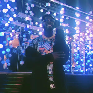 收聽Roojy2Kold的MITCHELL & NESS (feat. Treal) (Explicit)歌詞歌曲