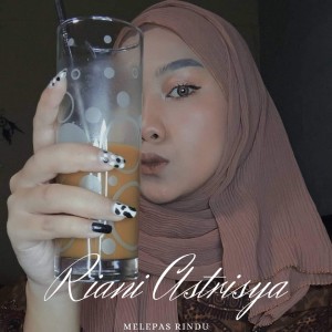 收听Riani Astrisya的Melepas Rindu歌词歌曲