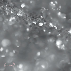 Dengarkan lagu Silver Bells nyanyian Burwell dengan lirik