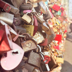 收聽Blursed的Gardenia (feat. Jake Vera)歌詞歌曲