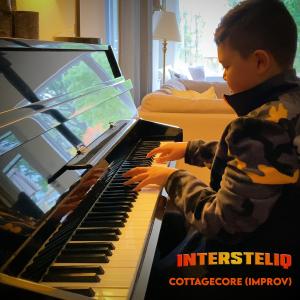 收聽IntersteliQ的Cottagecore (Improv)歌詞歌曲