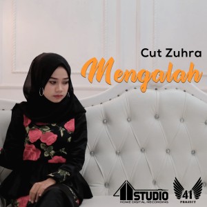 收聽Cut Zuhra的Mengalah歌詞歌曲