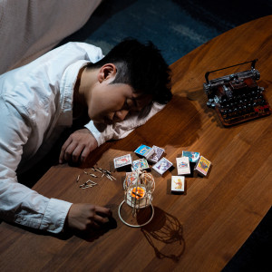 收听何家铭的我为谁快乐歌词歌曲