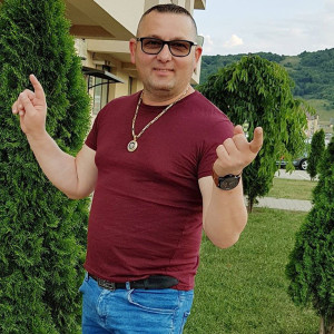 Listen to Te Mananca La Bazdic song with lyrics from Bobby Rostas