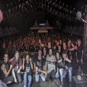 Dengarkan lagu Hippies / No importa nyanyian Asfixia dengan lirik