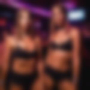 收聽Yung Mox的Twinz in Ibiza (feat. noityboi fuego & Yung Juanny) (Explicit)歌詞歌曲