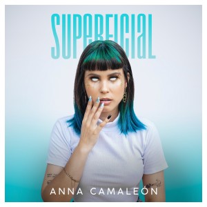 ดาวน์โหลดและฟังเพลง Superficial พร้อมเนื้อเพลงจาก Anna Camaleón
