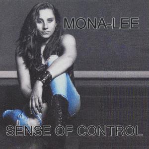 ดาวน์โหลดและฟังเพลง Dark Train พร้อมเนื้อเพลงจาก Mona Lee