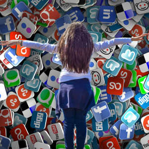 Dengarkan Facebook, Tik-Tok, Instagram lagu dari Rudi dengan lirik