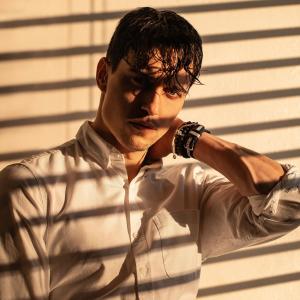 ดาวน์โหลดและฟังเพลง Midva พร้อมเนื้อเพลงจาก Nino Ošlak