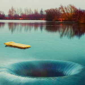 收聽Motorcycle Display Team的Brickwall歌詞歌曲