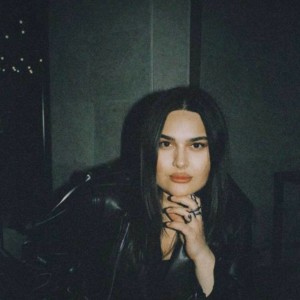 收聽Marihanna的Безам歌詞歌曲