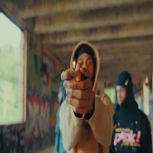 ดาวน์โหลดและฟังเพลง Ukraine (feat. J Hound & Jay5) (Explicit) พร้อมเนื้อเพลงจาก Favela Vibes