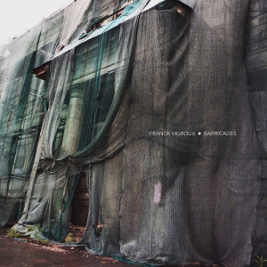 ดาวน์โหลดและฟังเพลง Barricades พร้อมเนื้อเพลงจาก Franck VIGROUX
