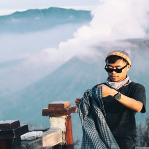 Listen to Hey Cantik song with lyrics from Azmi Nurse