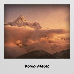 Dengarkan lagu Doing Magic nyanyian Omen Meti dengan lirik