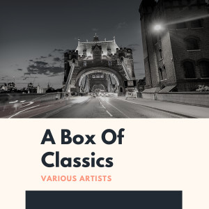 Dengarkan Happy Feet lagu dari Horace Henderson & His Orchestra dengan lirik