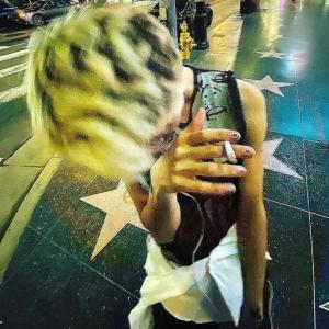 收聽YungNa的OMG!®歌詞歌曲