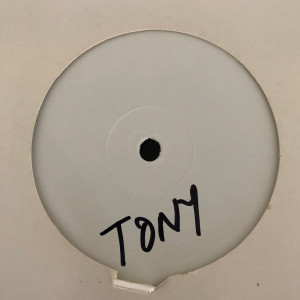 收聽GENERIK的Tony歌詞歌曲