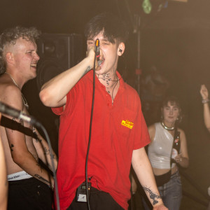 Listen to Zeit Rennt (Explicit) song with lyrics from JSTN49