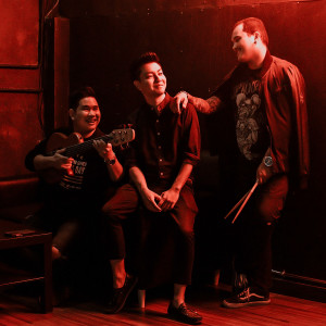 ดาวน์โหลดและฟังเพลง คนที่ตามหา พร้อมเนื้อเพลงจาก Ther