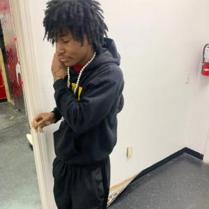 收聽Subi的On The Wall歌詞歌曲