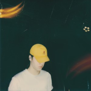 收听Dreams We've Had的Perfectly Out Of Place歌词歌曲