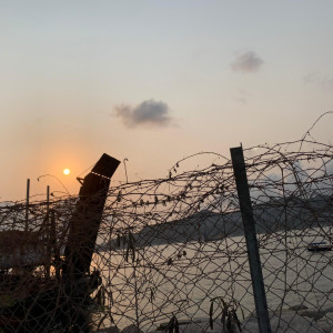 Dengarkan lagu !? Feat. Matthew Raven Tsang, Redbean nyanyian 地底乐团 dengan lirik