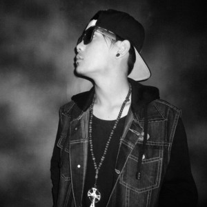 Dengarkan Waiting for You lagu dari R-iyan Art dengan lirik