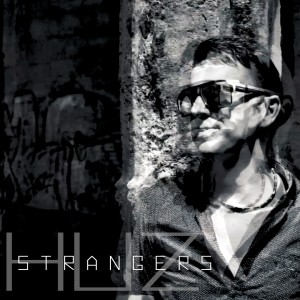 ดาวน์โหลดและฟังเพลง Strangers พร้อมเนื้อเพลงจาก Huz