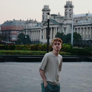 Dengarkan lagu Szépség És Szomorúság nyanyian Flynn dengan lirik