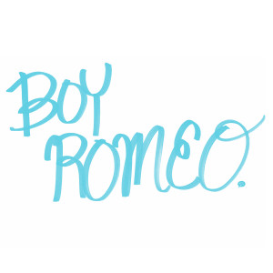 ดาวน์โหลดและฟังเพลง Public พร้อมเนื้อเพลงจาก Boy Romeo