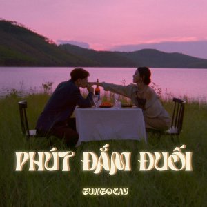 Listen to Phút Đắm Đuối song with lyrics from gung0cay