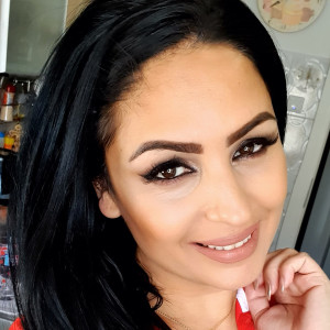 Dengarkan Omul De Piatră lagu dari Dana de la Victoria dengan lirik