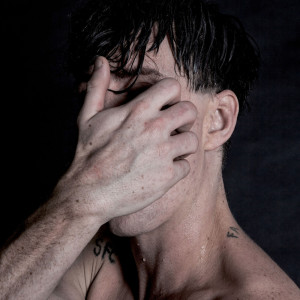 Dengarkan lagu Love Delay nyanyian Kirin J Callinan dengan lirik