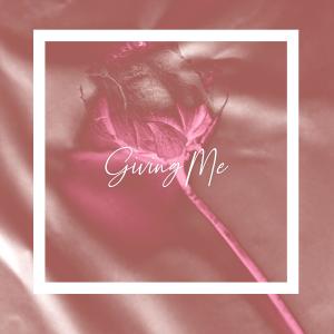 ดาวน์โหลดและฟังเพลง Giving Me พร้อมเนื้อเพลงจาก Domenique Sky
