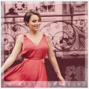 ดาวน์โหลดและฟังเพลง Du bist der Grund พร้อมเนื้อเพลงจาก Sarah Schiffer
