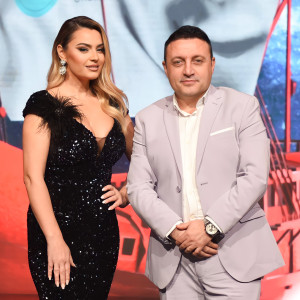 Dengarkan Potpuri lagu dari Aziz Murati dengan lirik