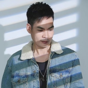 收聽周星濠的沒有愛情的車站 (完整版)歌詞歌曲