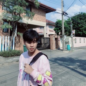ดาวน์โหลดและฟังเพลง เฉียบกว่าเหลี่ยมในเพชร (Explicit) พร้อมเนื้อเพลงจาก Mr.Taaw